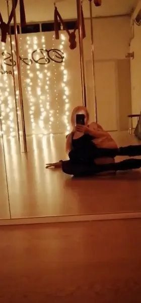 Big ass and horny model 🍑🍒 My onlyfans page is FREE ✨❤️Subscribe for amazing content❤️I’m a bubbly, sensual, and exotic pole dancer!✨Can I make you cum please? ❤️ 100+ photos and videos for you❤️cum say hi✨I Love to get naughty 😈🥵 (link in my bio)