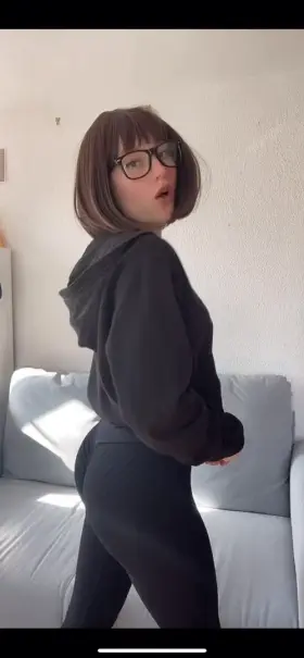 If this gets at least 5 likes I will fuck myself in the ass