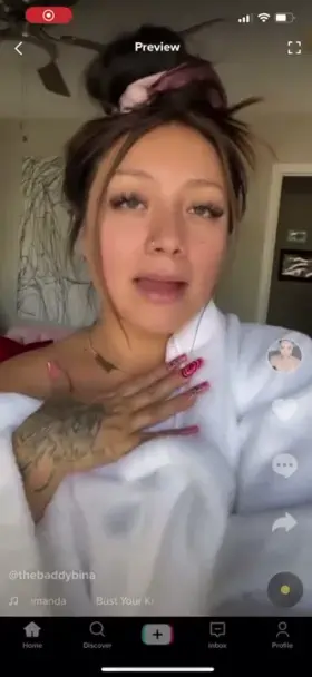 Just wanna give you a peek of what's underneath 😋