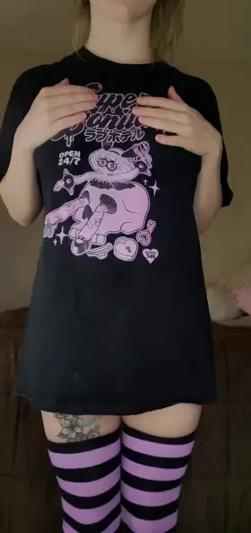 [Drop] In my comfy shirt 💘