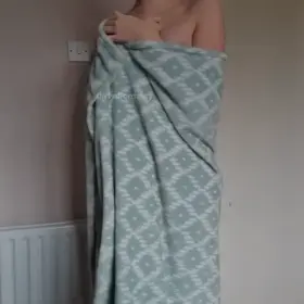 (18f) This is what I look like fresh out of the shower! Enjoy <3