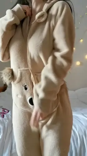 Would you fuck these college boobs? 🍒