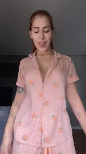 Make me your busty queen and I'll feed you everyday