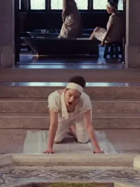 Hailee Steinfeld twerking plot in Dickinson