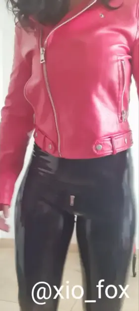Shiny pants and leather ❤️