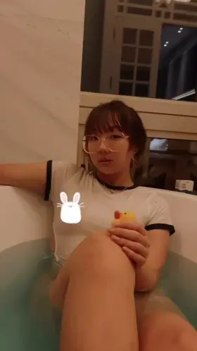 Could have squeezed something else other than my duck 🥺