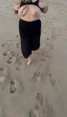 Beach sex? 💦