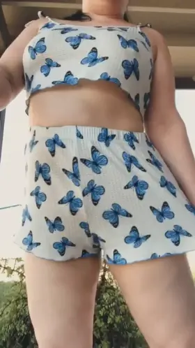 I snuck outside to pee while hubs was distracted playing video games