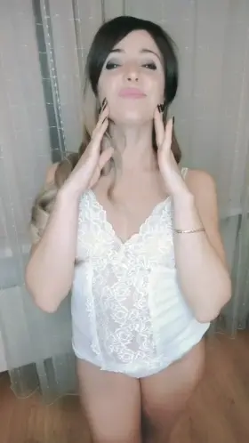 Hi honey, sexy MILF is waiting for you to ask her to undress for you, isn't that what you wanted?😋😋😋