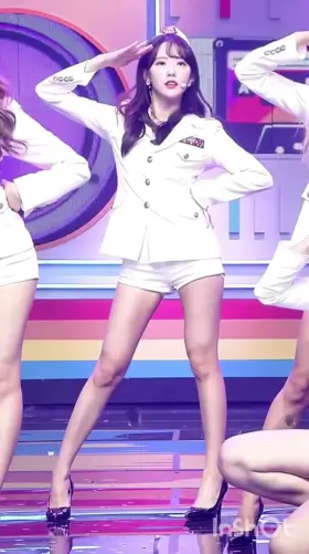 wjsn luda salutes ur genie