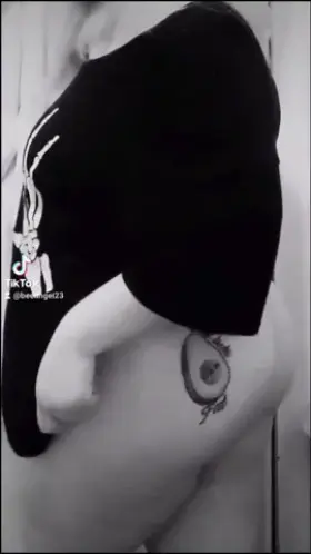 shaking my thick ass for you this Monday 💕