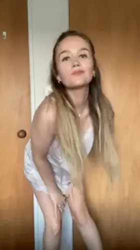 Do you like a teasing, sassy MILF; I truly get wet knowing you’re watching me 😏