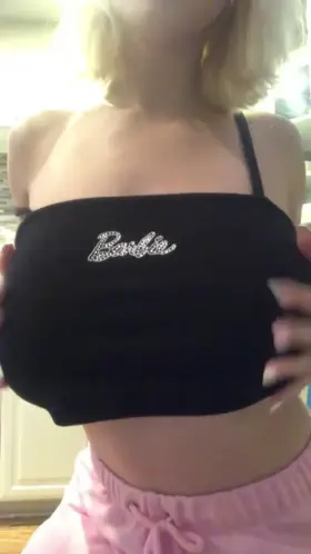 Dropping her amazing tits