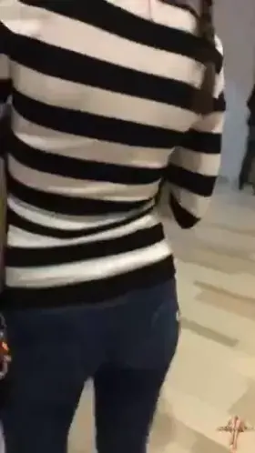 Gorgeous slut takes a break from shopping