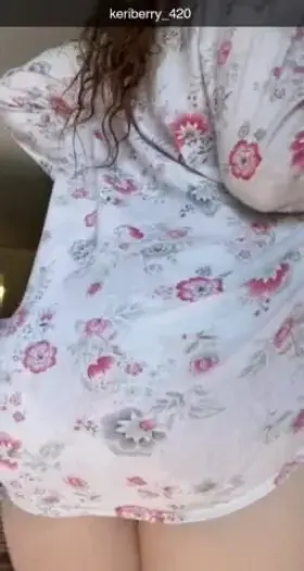 Revealing my peach (f) 39