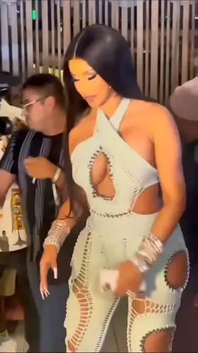 [Discord: comanesque#1472] trying to save a nut then I saw this gif of Cardi now I need a bud to feed me while I cam😩