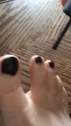 Help me do my nails!? ;)