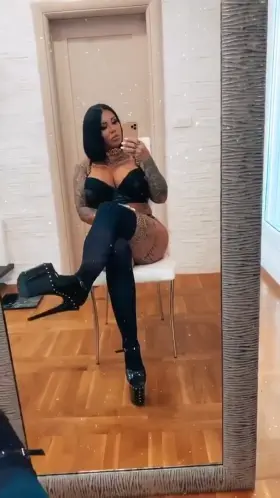 Tatted Dumb Bimbo Mommy