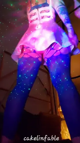 What planet are you on while watching my space ass wiggle and jiggle?? Cake claps 😊 [F] [NB]