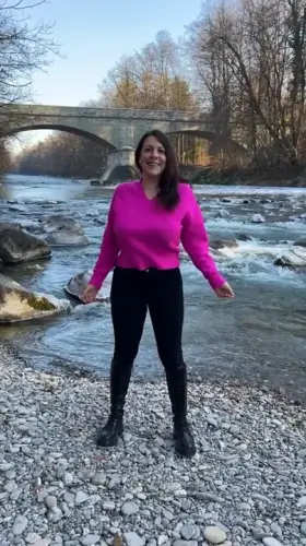 I hardly ever wear a bra 😈