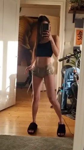 5'2 89lbs milfdoll, your taste to fuck?