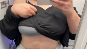 Dropping my titties on a plane 🤫