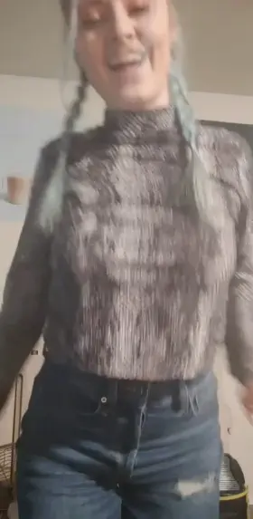 shaking, bouncing & brushing my teeth ❤️