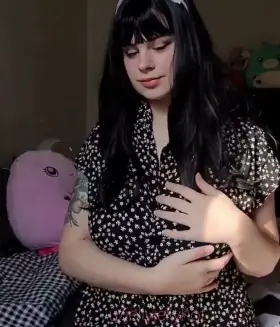 hi, I'm your new neighbor 🖤🦇