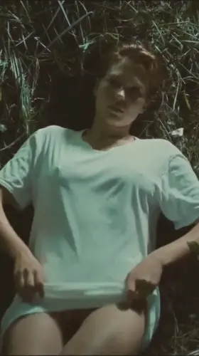 Léa Seydoux Revealing the Target in Grand Central (2013)