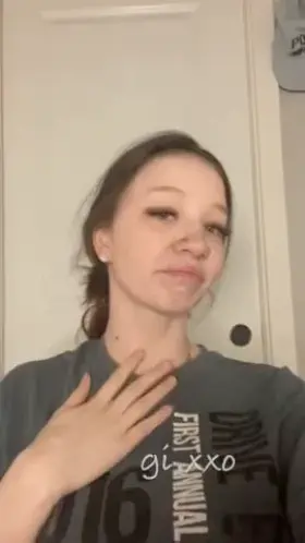 Pretend this is your cock 😘