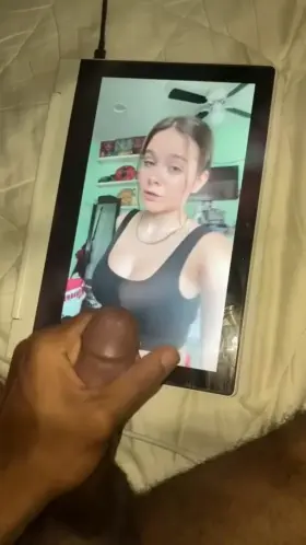 Couldn’t cover her w my cum but I tried 😫