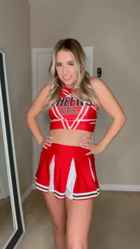 Can I show you the new stretches I learned? 😋