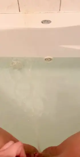 Who wants to have a bath with me? 🥰