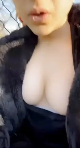 I’m sure all the cars passing by saw me flash my boobs 👀💖