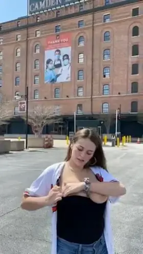 Take me out to a game , I promise I’ll make it fun😋