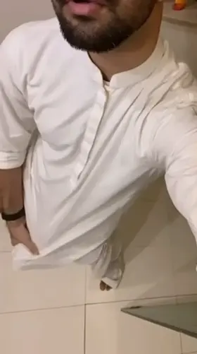 Hiding bulges is so much harder on eid