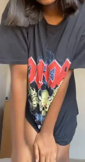 it’s my birthday today and the only present i want is to get you hard💕