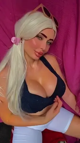 I want to wrap these lips around your cock! 🍭