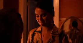 Never i thought Selena Gomez would be kissing another woman let alone Cara Delevingne🥵