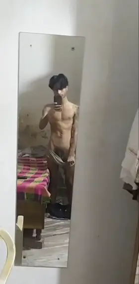 Ignore that dirty mirror and watch me play.. 😋