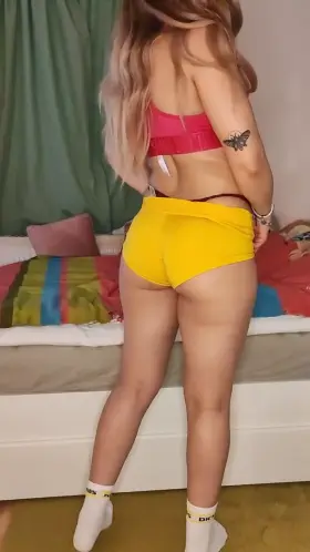 Imagine I'm in the gym and in the middle of my squat set I take off my shorts for mobility reasons