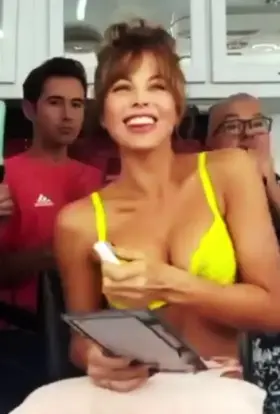 Wanna fucking rip Kate Beckinsale's bra off uggghhh so horny!! 🤤🔥💦