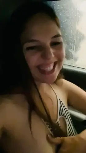 Flashing my tits and pussy at the carwash 😋