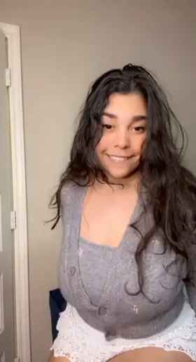 Comment a heart if you’d fuck me 💖