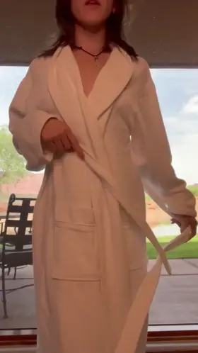 Does this robe drop make my tits pop?