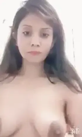 🥰Cute GF Convinced by her Naughty BF to play with her Boobs😋😘
