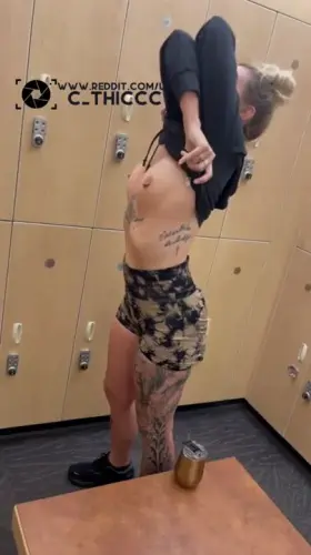 [F] being bi in a girls locker room is nice 👀[OC]