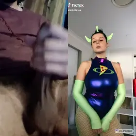 Jerking my cock to Kiki