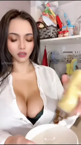 This damn mustard won’t come out! 🤬