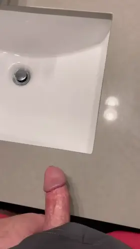 Where do you want daddy to slap his cock next..?